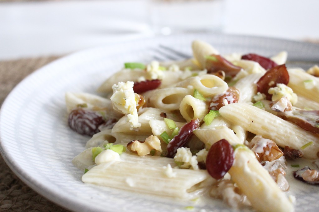 Penne med ädelost och vindruvor