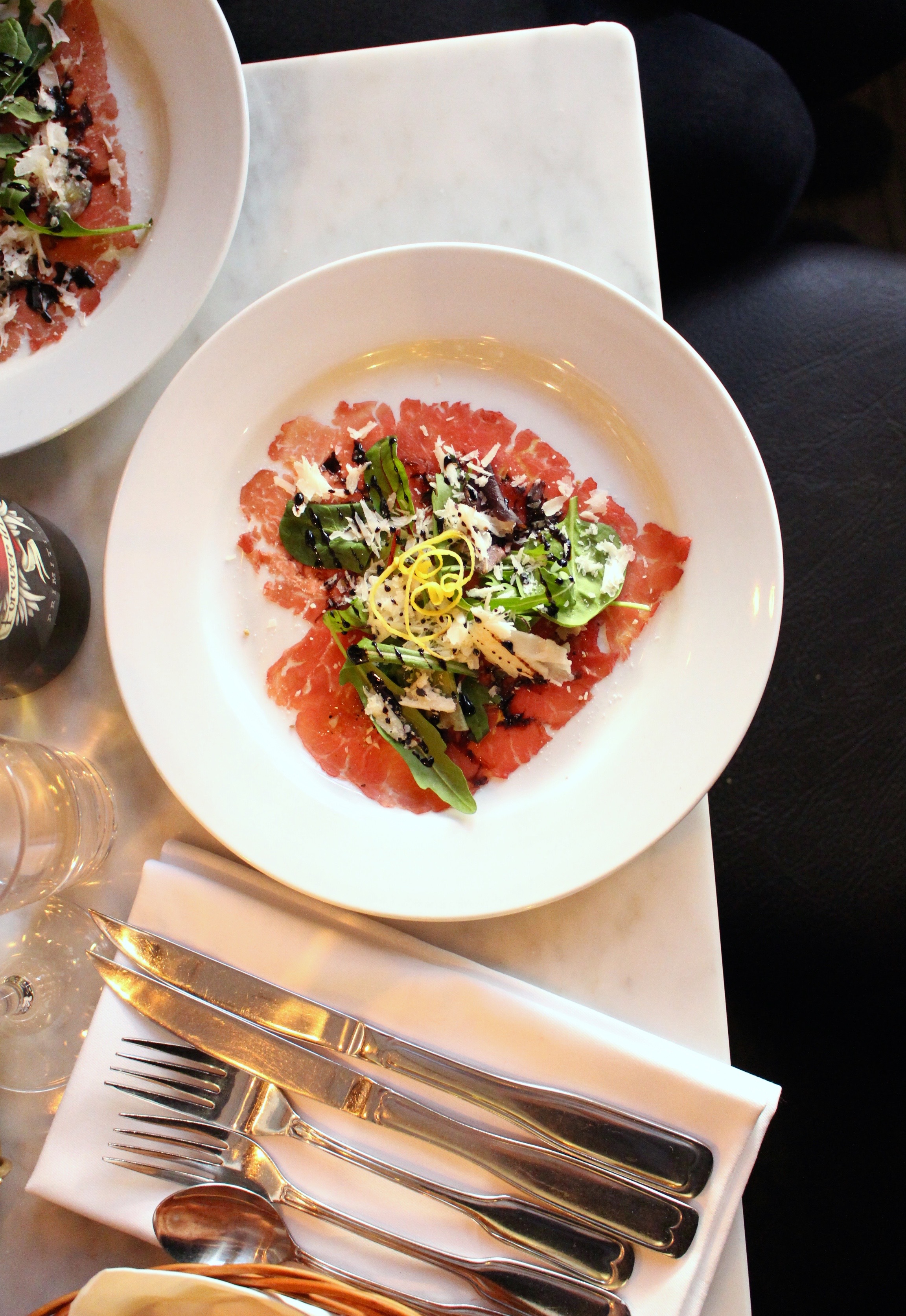 Hjärtformad carpaccio på oxfilé