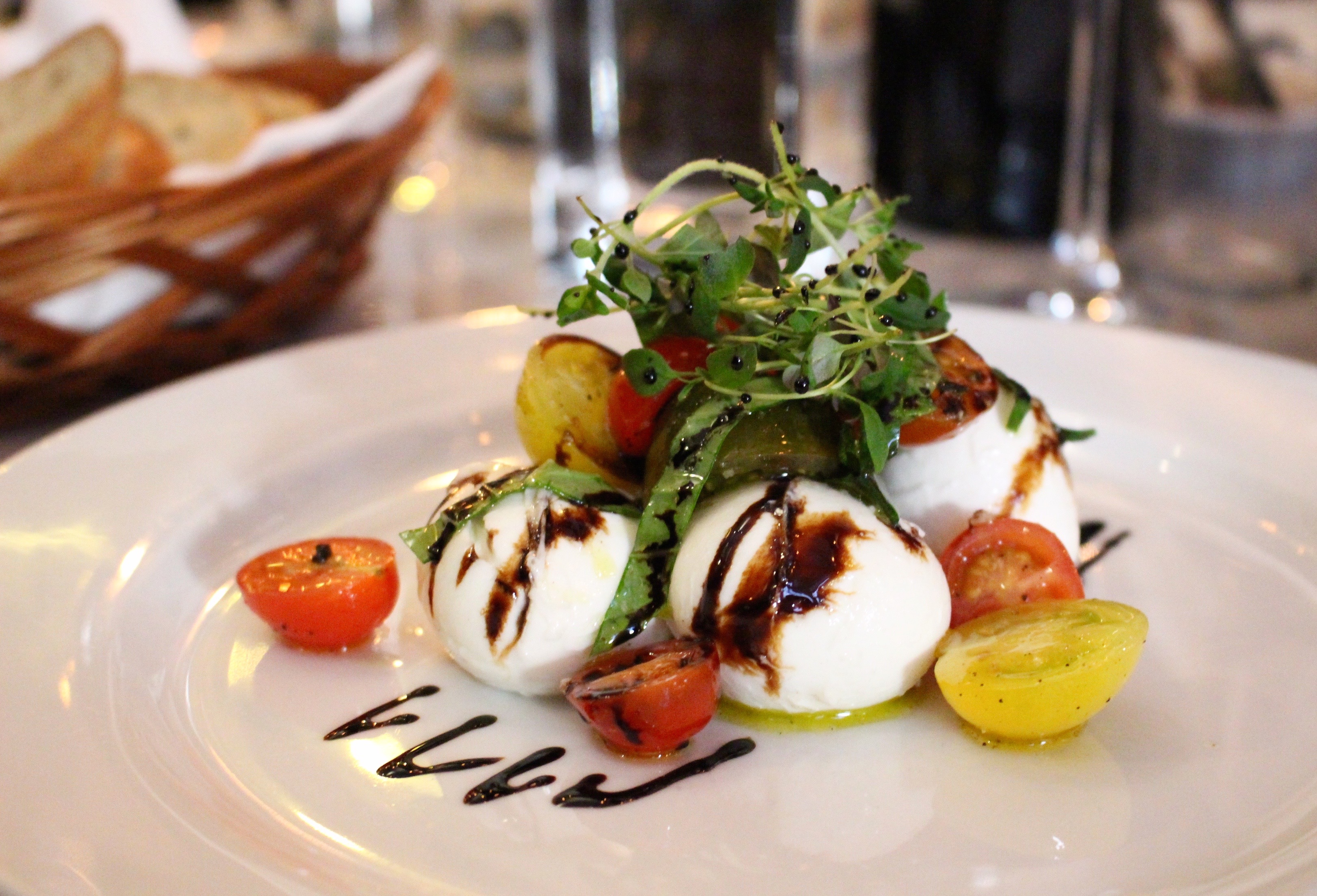 Buffelmozzarella- och tomatsallad