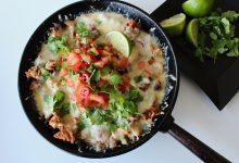 Queso fundido med salsa