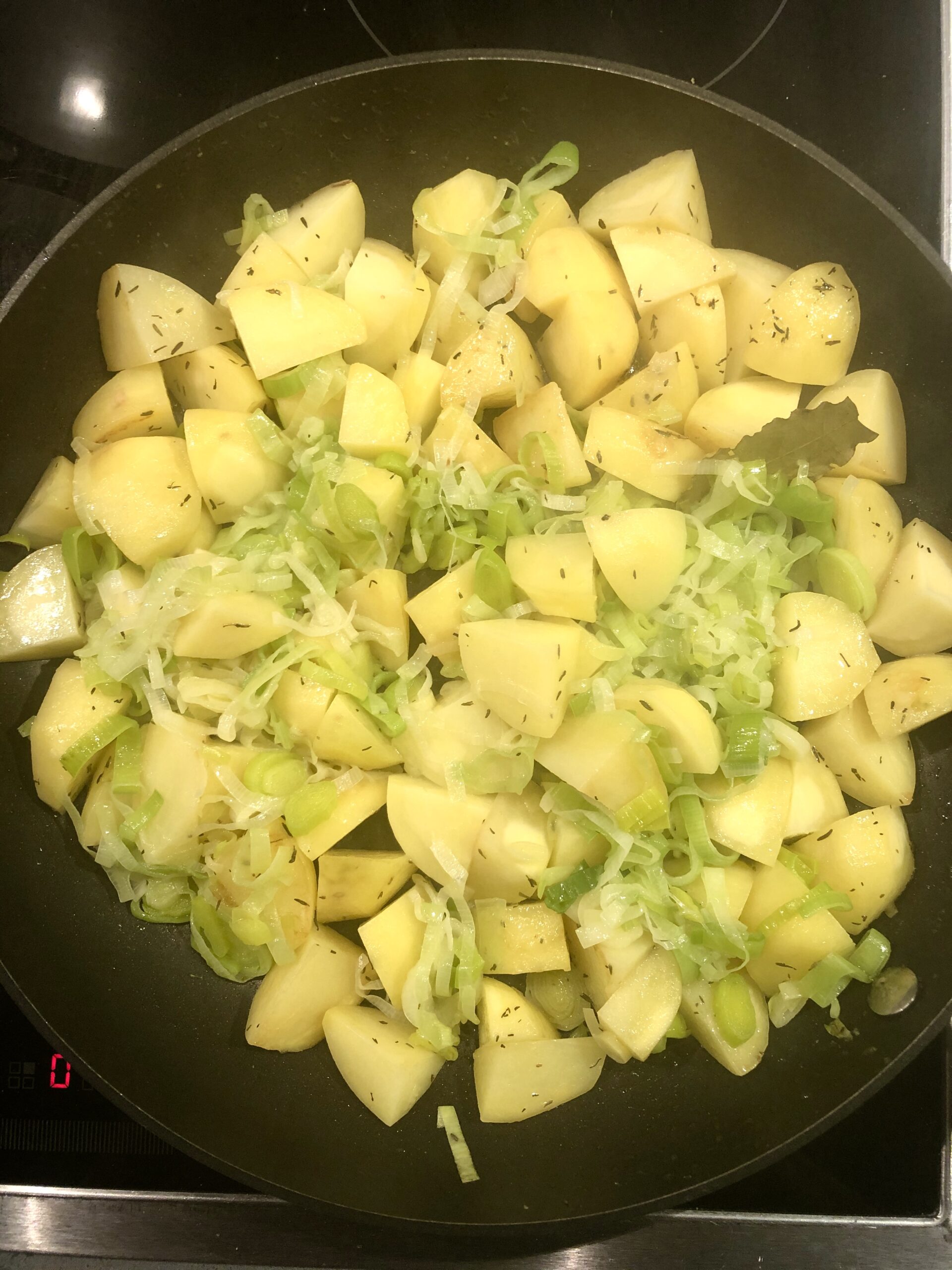 Potage med potatis och rökt fläsk