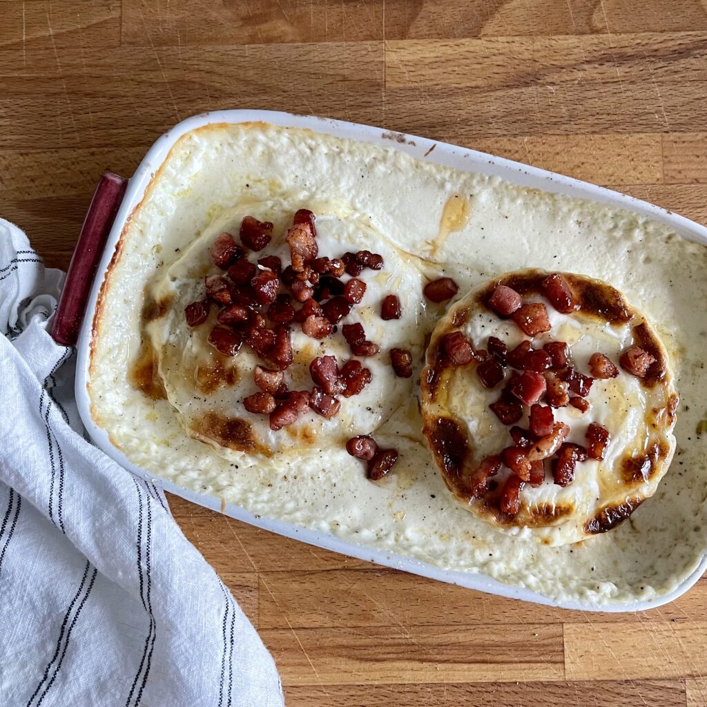 Gratinerad chèvre med sidfläsk