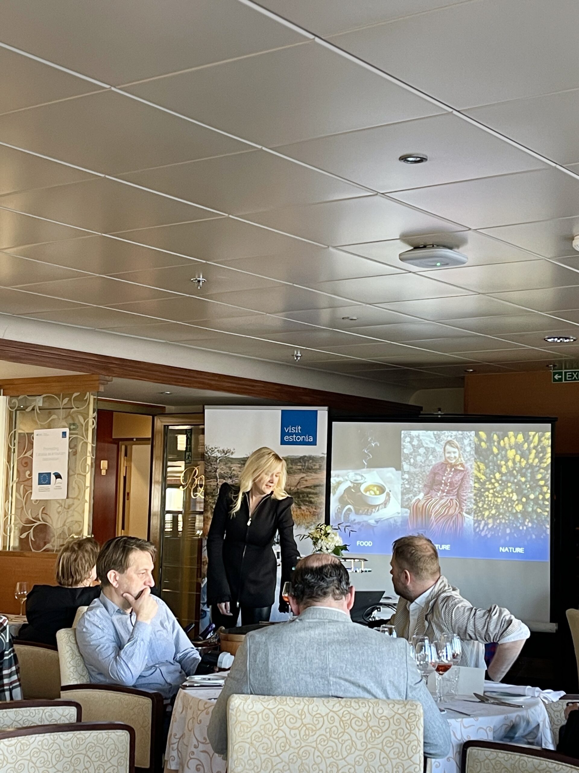 Visit Estonia lyxlunch med champagne på Baltic Queen - Kadri Gröön