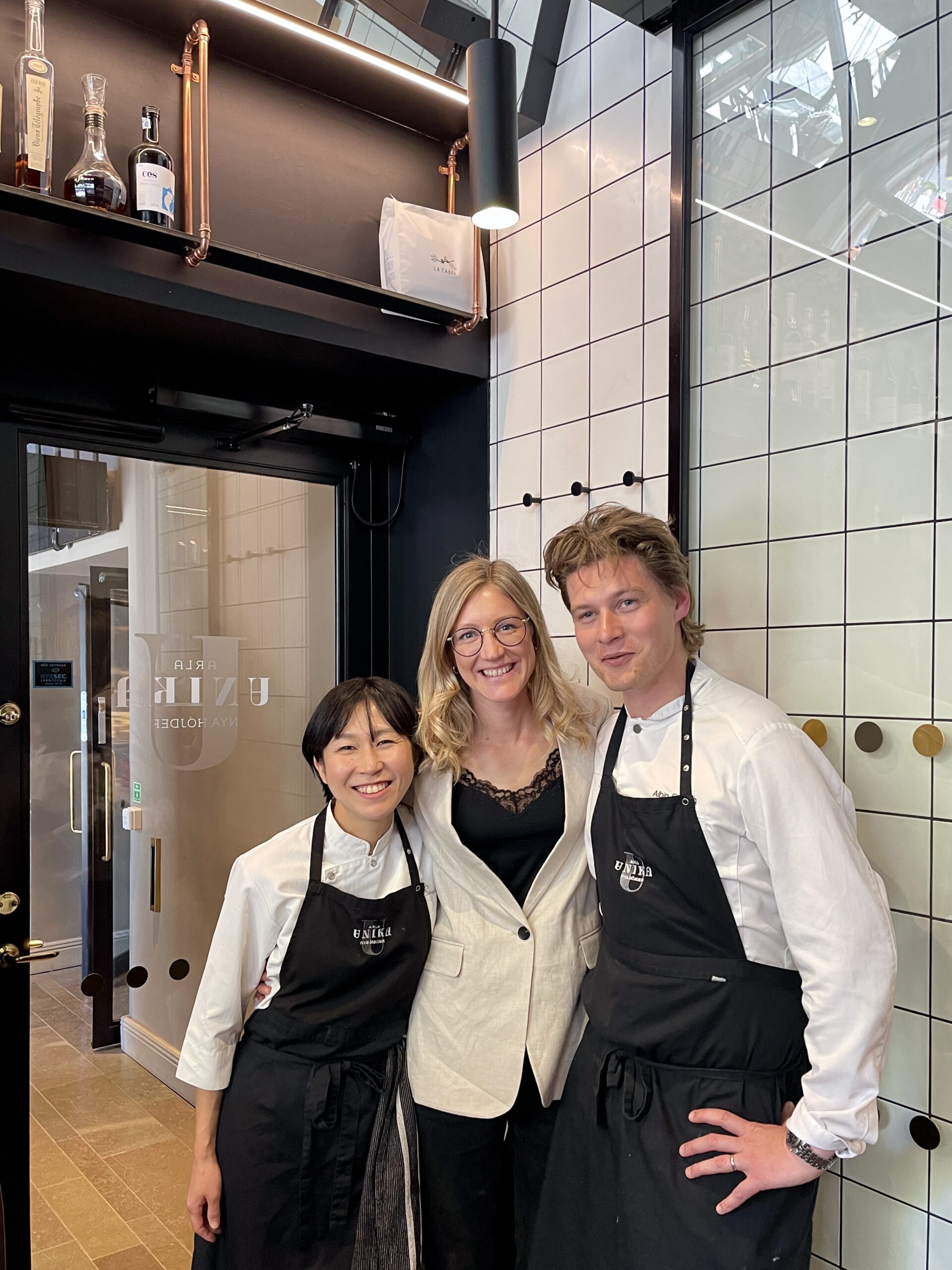 Arla Unika gästspel Saori Ichihara och Albin Edberg med Frida Ewertsson, chef Arla Unika Sverige